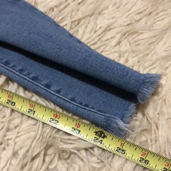 Levi’s 724 High Rise Straight Crop-Sz 28-Med Wash-Distressed Knee-Raw Edge Cuff - Picture 8 of 15